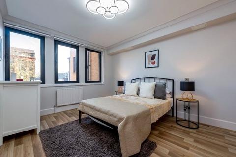 2 bedroom flat for sale, Lion Court, 435 The Highway, London