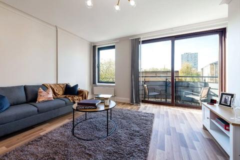 2 bedroom flat for sale, Lion Court, 435 The Highway, London