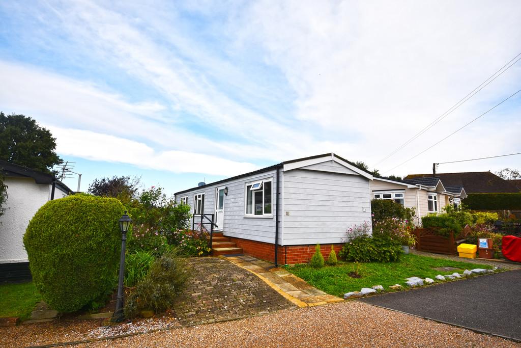 Rural Westfield, East Sussex TN35 2 bed mobile home for sale £110,000