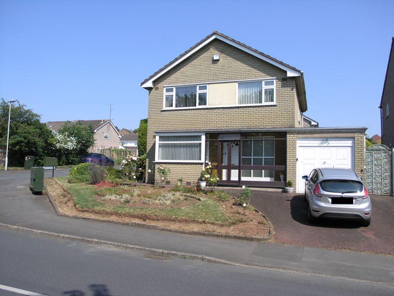 Broadway Avenue, Halesowen B63 3 bed detached house for sale £325,000