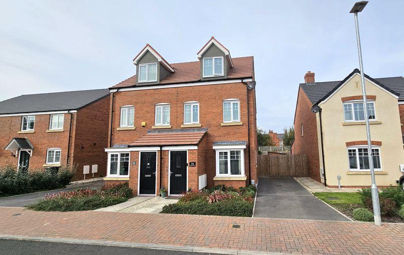 Longlands Avenue, Stourbridge DY8 3 bed semidetached house £323,000
