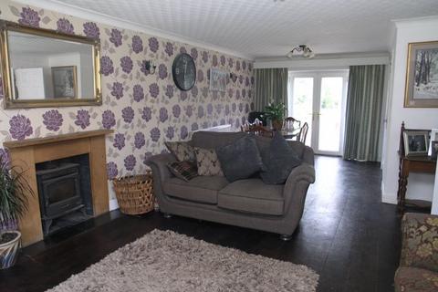 3 bedroom detached house for sale - Stourbridge Road, Halesowen B63