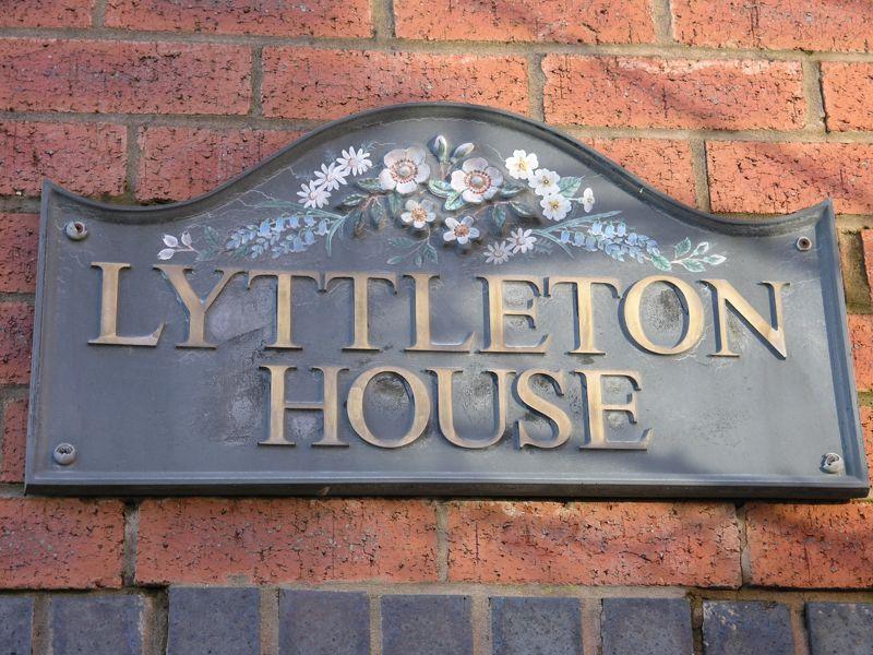 Lyttleton House, Halesowen B63 1 bed apartment £125,000
