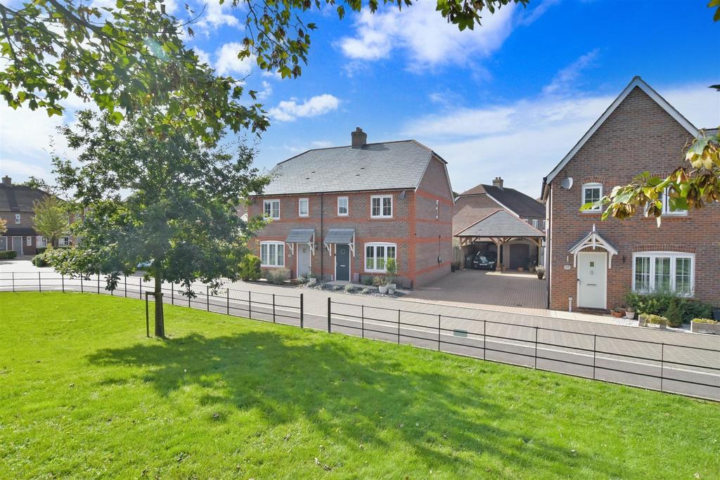 Nightingale Lane, Barnham, West Sussex 3 bed semidetached house £425,000