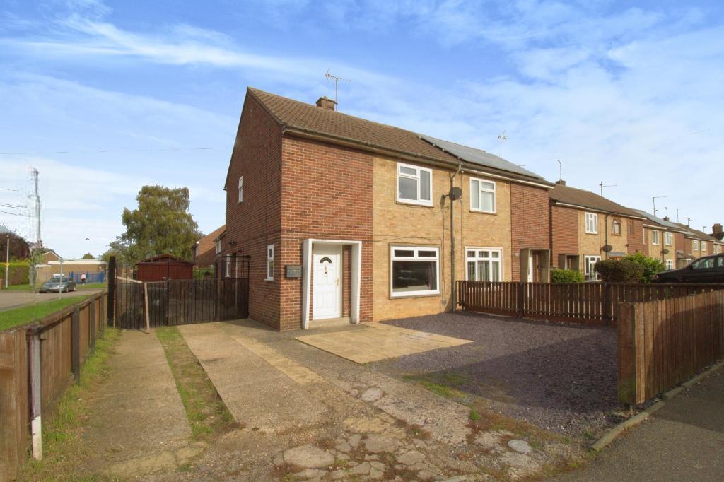 Hallfields Lane, Gunthorpe, Peterborough, PE4 7YW 2 bed semidetached