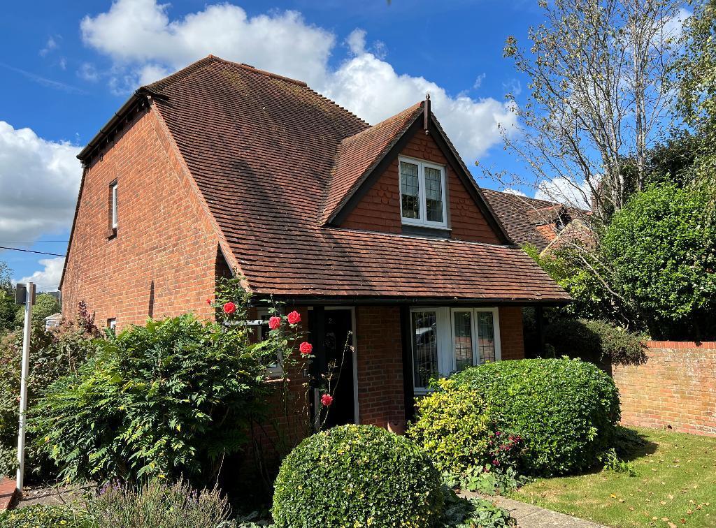 Penns Court, Horsham Road, Steyning, BN44 3BF 2 bed detached house for