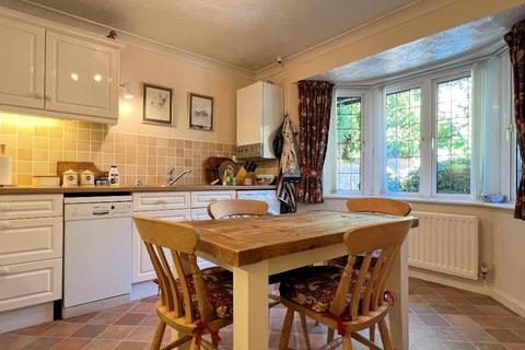 2 bedroom detached house for sale, Penns Court, Horsham Road, Steyning, BN44 3BF