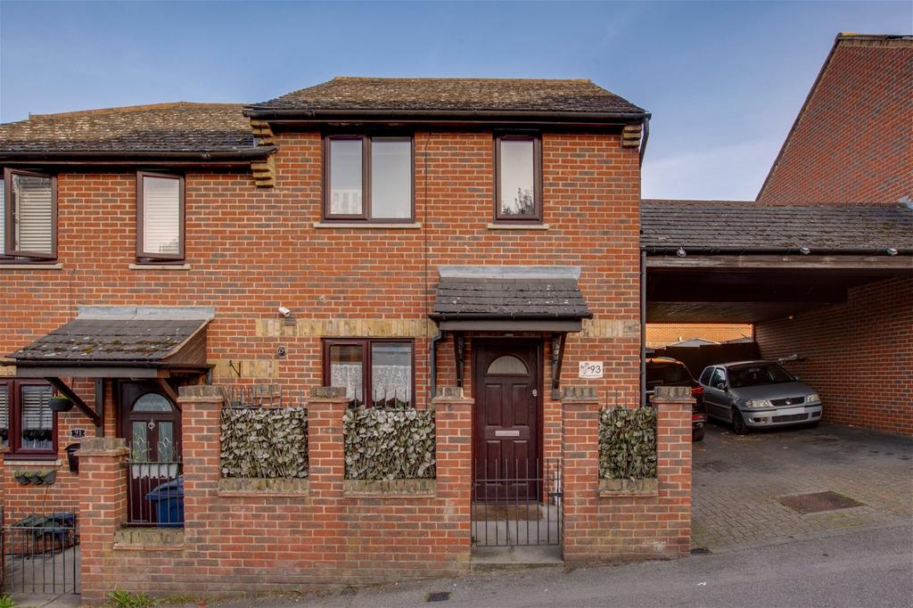 Desborough Park Road, High HP12 2 bed semidetached house for