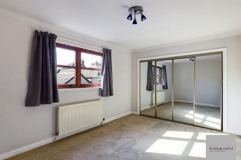 2 bedroom flat for sale, North Back Road, Biggar, ML12