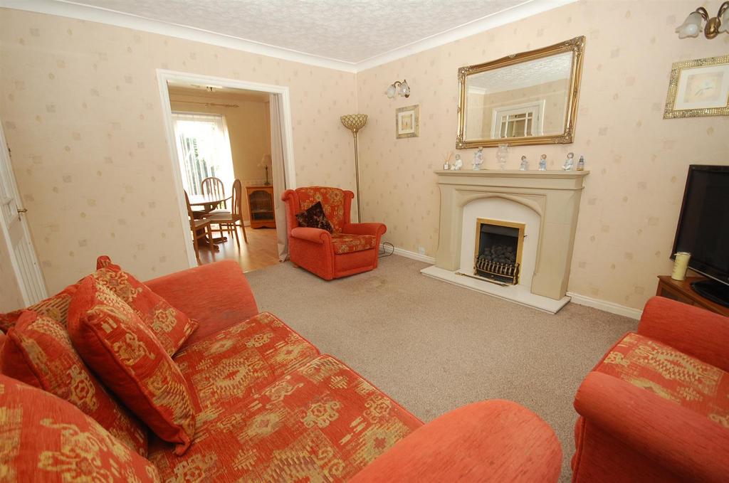 Derwent Avenue, Garforth, Leeds 3 bed detached house £300,000