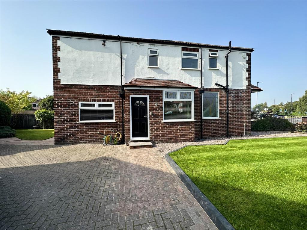 Shaftesbury Avenue, Timperley 3 bed semidetached house £1,695 pcm (£