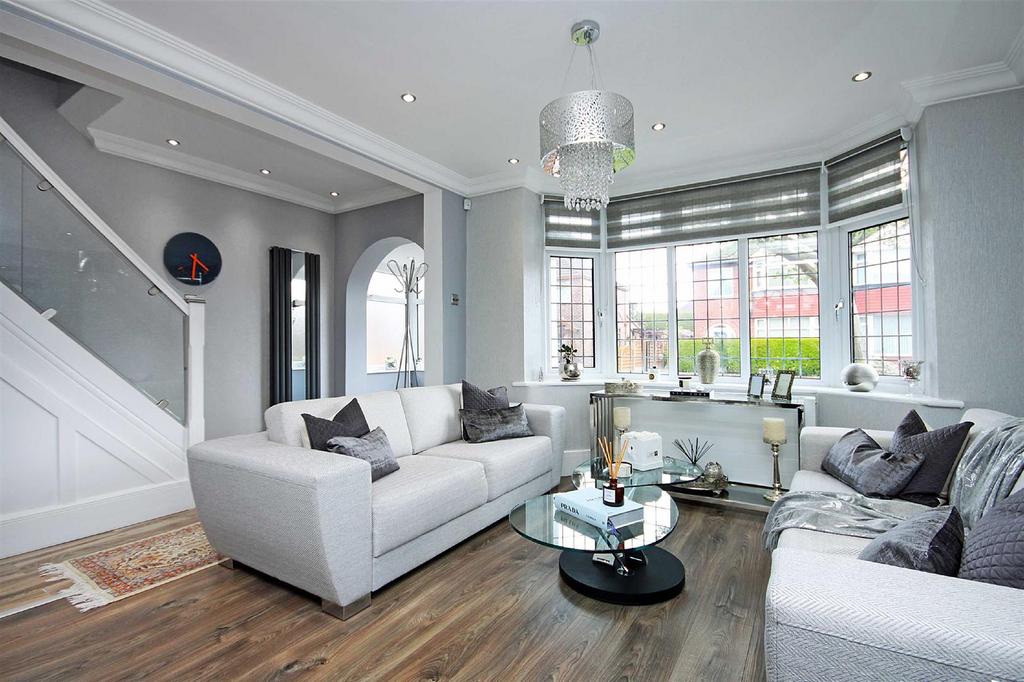 Langham Grove, Timperley 3 bed semidetached house £475,000