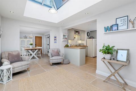 45 Pitchers Hill, Wickhamford, Evesham, WR11 7RT