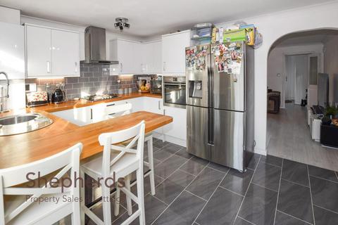 27 Waltham Gate, Waltham Cross, EN8 0XN