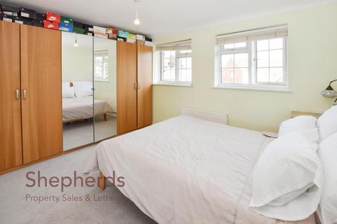 27 Waltham Gate, Waltham Cross, EN8 0XN