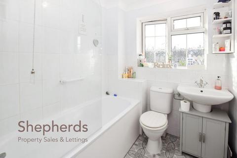 27 Waltham Gate, Waltham Cross, EN8 0XN