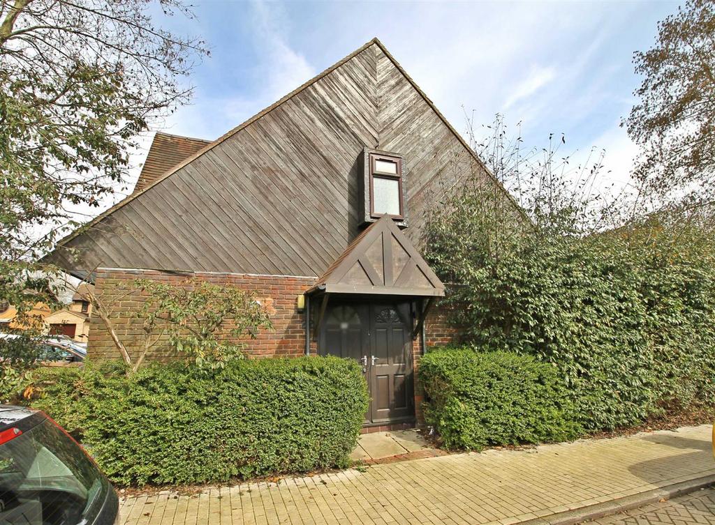 Coleshill Place, Bradwell Common... 2 bed semidetached house to rent