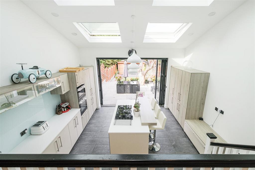 Westview Drive, Woodford Green 4 bed house for sale £650,000