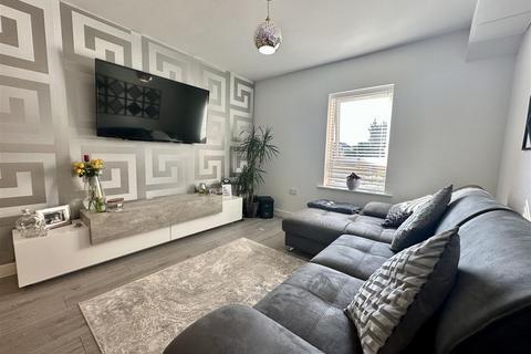 2 bedroom flat for sale, Eastwood Road, Rayleigh
