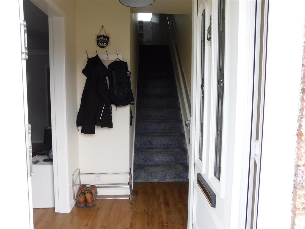 Shearwater Road, Stockport 3 bed terraced house £1,350 pcm (£312 pw)