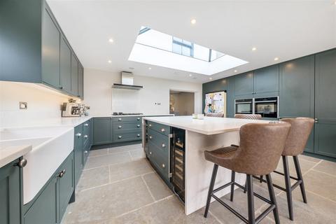 44 Oak Hill, Wood Street Village, Guildford, GU3 3ER