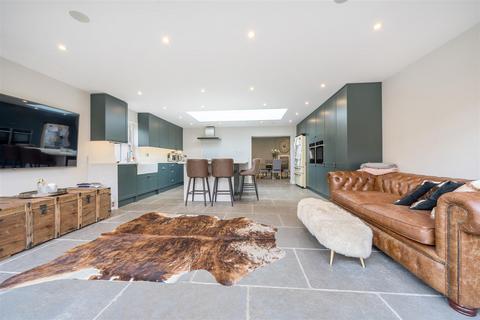 44 Oak Hill, Wood Street Village, Guildford, GU3 3ER