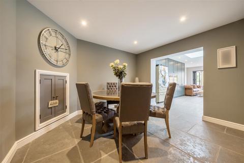 44 Oak Hill, Wood Street Village, Guildford, GU3 3ER