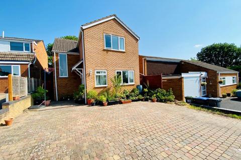 27 Gould Road, Hampton Magna, Warwick, CV35 8TU