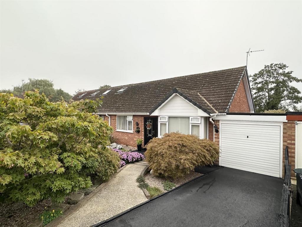 Forest View Road, Tuffley, Gloucester 3 bed semidetached bungalow for