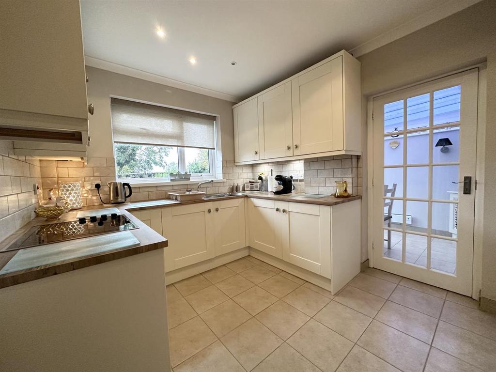 Forest View Road, Tuffley, Gloucester 3 bed semidetached bungalow for