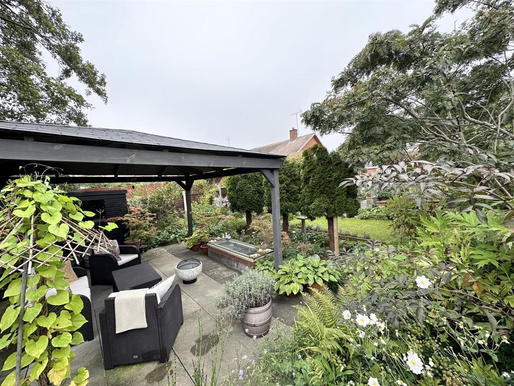 Forest View Road, Tuffley, Gloucester 3 bed semidetached bungalow for