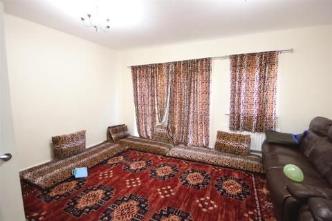 4 bedroom terraced house to rent, Fortune Avenue, Edgware