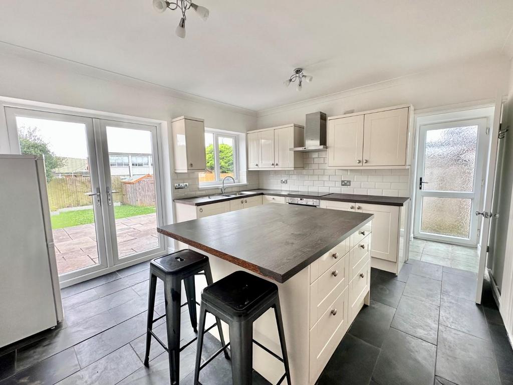 Mount Earl, Bridgend County Borough, CF31 3EY 3 bed semidetached house