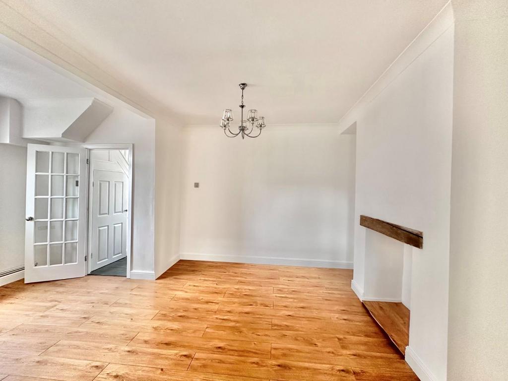 Mount Earl, Bridgend County Borough, CF31 3EY 3 bed semidetached house