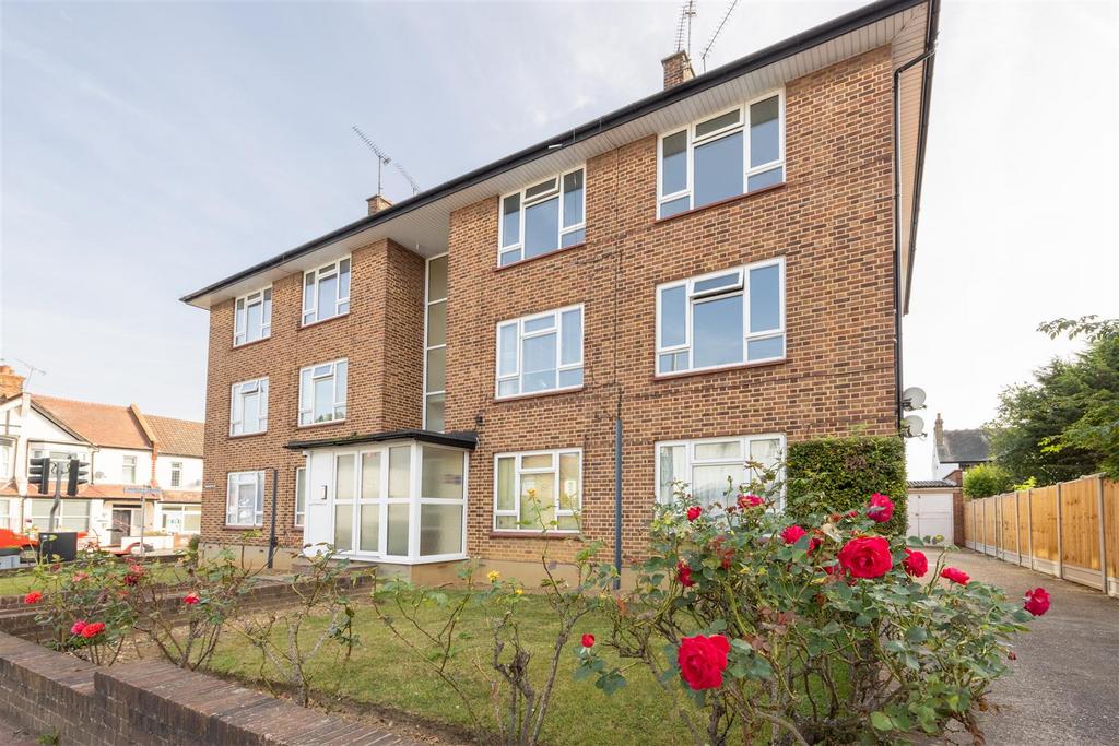 Westbourne Court, Westbourne Grove, WestcliffOnSea 2 bed apartment