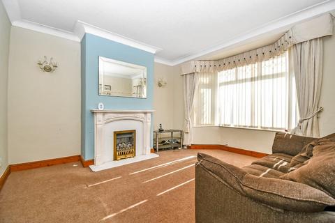 16 Fieldhead Road, Guiseley, Leeds, LS20 8DT