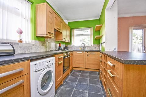 16 Fieldhead Road, Guiseley, Leeds, LS20 8DT