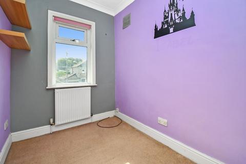 16 Fieldhead Road, Guiseley, Leeds, LS20 8DT