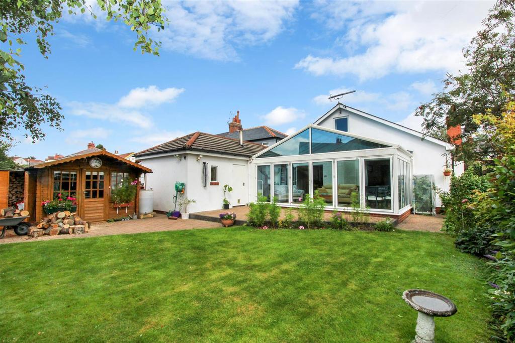 Netherfield Road, Guiseley, Leeds, West Yorkshire 4 bed detached