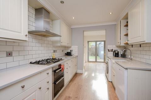 6 Binfield Road, Byfleet, West Byfleet, KT14 7PN