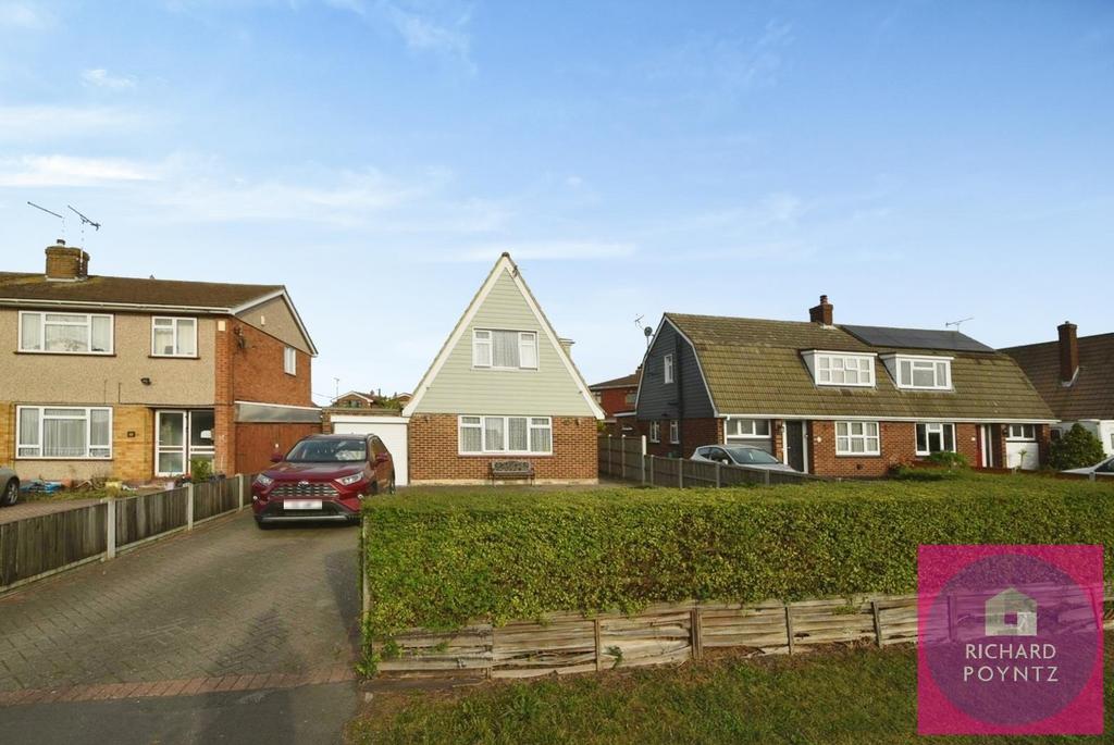 Thorney Bay Road, Canvey Island SS8 2 bed chalet £360,000