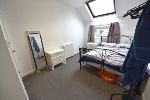 2 bedroom flat to rent - Horsforth House, Flat 19