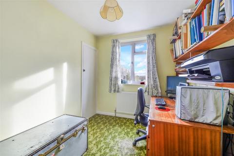228 Chipstead Way, Woodmansterne, Banstead, SM7 3LQ