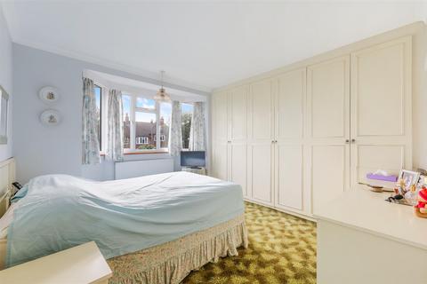 228 Chipstead Way, Woodmansterne, Banstead, SM7 3LQ