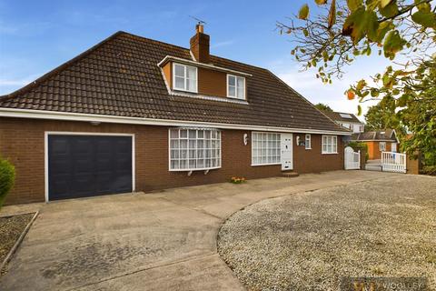 3 bedroom detached house for sale, South Close, Kilham, Driffield