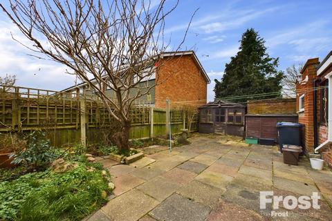 3 bedroom end of terrace house to rent, Wilmot Road, Burnham, Bucks, SL1