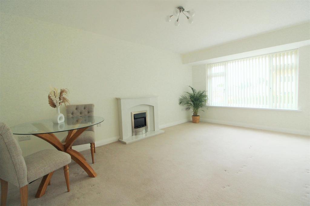 Bedale Drive, Skelmanthorpe, Huddersfield, HD8 9EU 2 bed semidetached