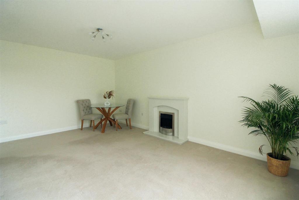 Bedale Drive, Skelmanthorpe, Huddersfield, HD8 9EU 2 bed semidetached