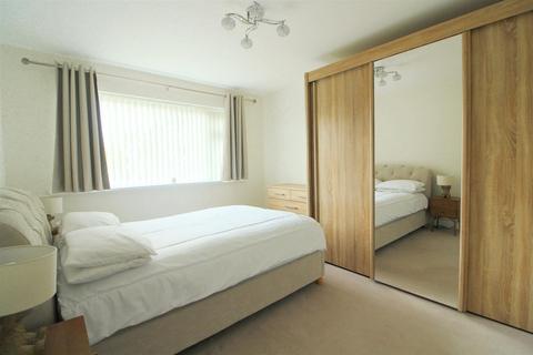 106 Bedale Drive, Skelmanthorpe, Huddersfield, HD8 9EU