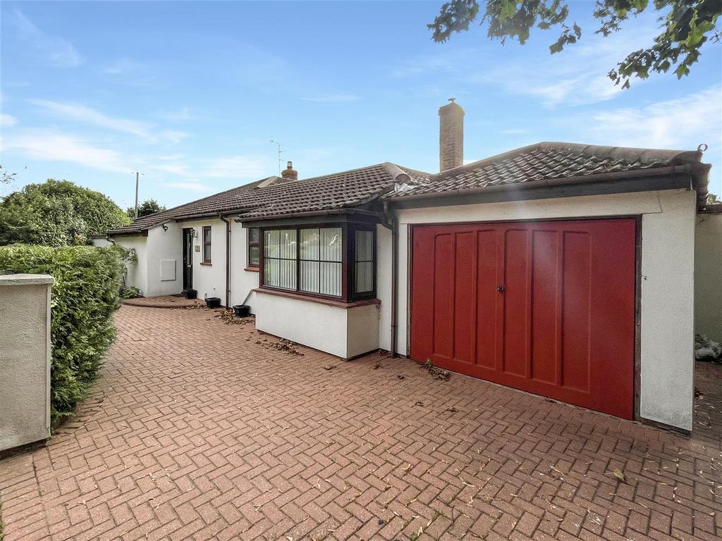 Empress Avenue, Colchester CO5 3 bed detached bungalow for sale £500,000